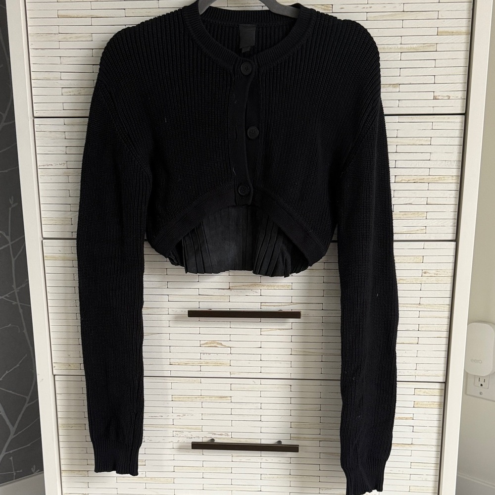 Vera Wang Black Button-Up Cropped Cardigan
